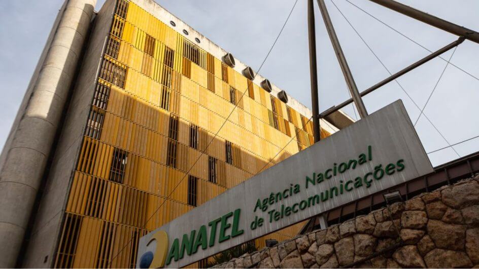 Decisão da Anatel determina corte de internet no celular após 20 dias de atraso da conta