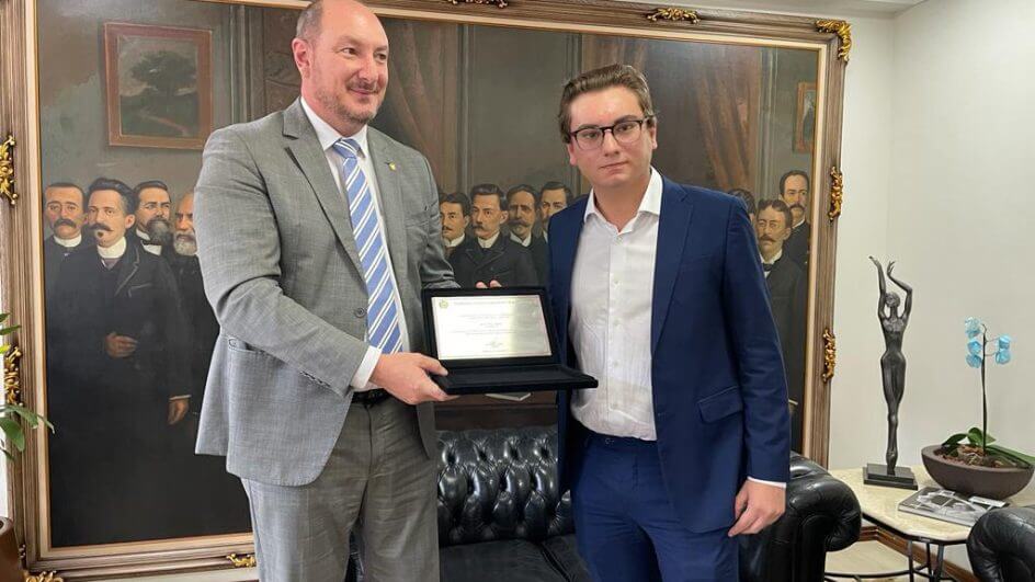Empresário Antonio Luca recebe homenagem na Alesc