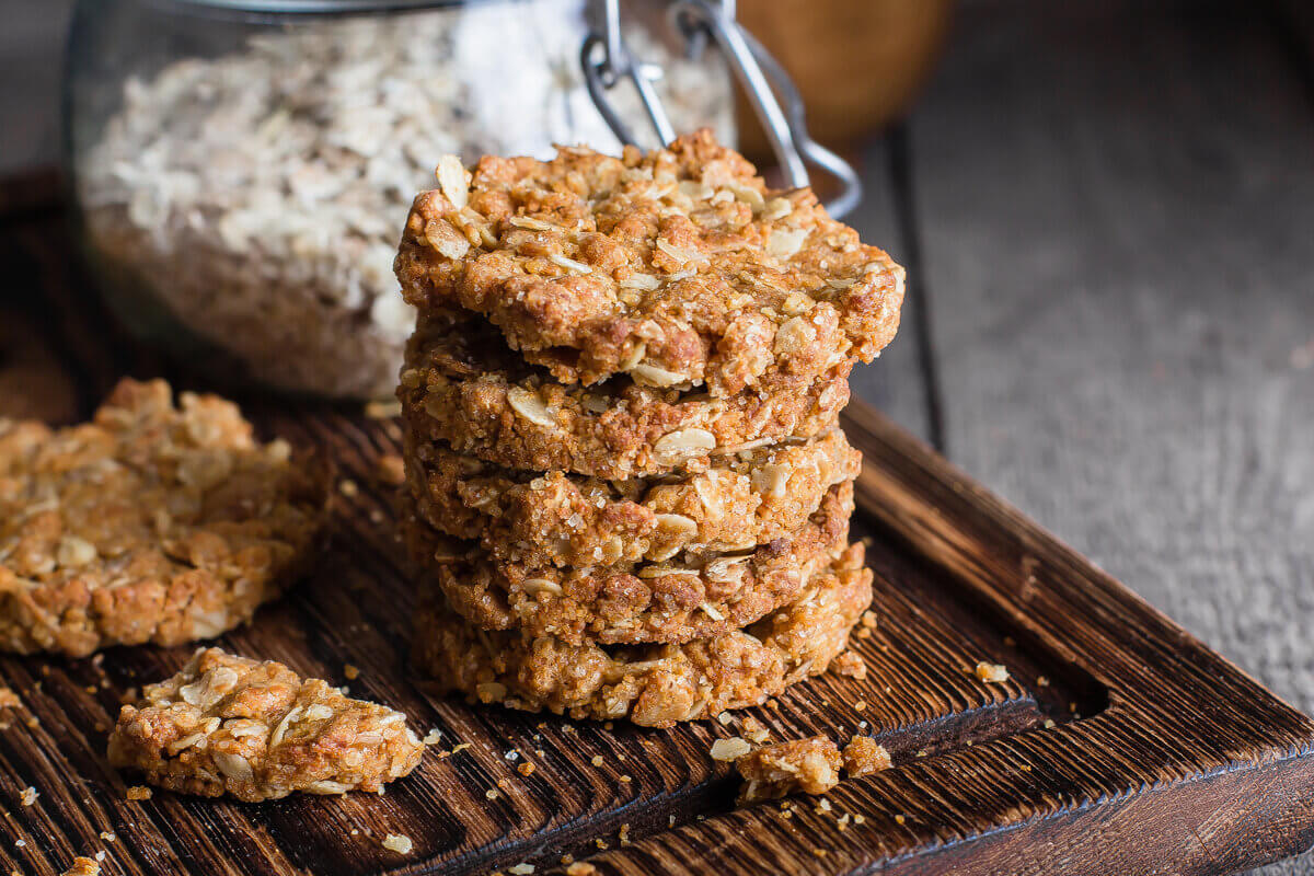 Biscoito de aveia com mel (Imagem: AnikonaAnn | Shutterstock)