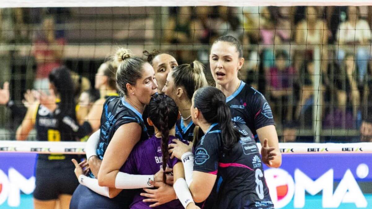 Bluvôlei perde para o Praia Clube (Foto: Eliezer Esportes, Praia Clube, Divulgação)