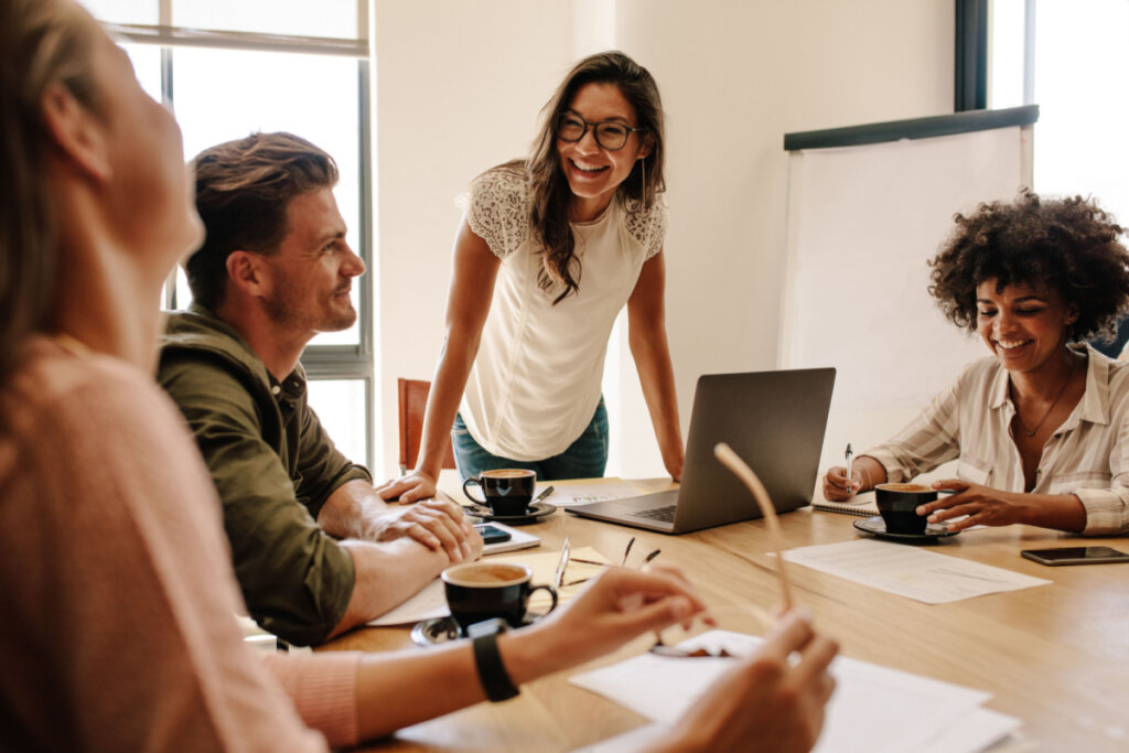 Estimule a resolução de problemas ou conflitos a partir de ideias de colaboradores (Imagem: Jacob Lund | Shutterstock)