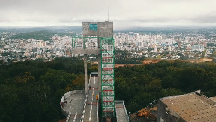 Entrega de foguete, homenagens a idosos e inauguração de mirante marcam aniversário de Criciúma