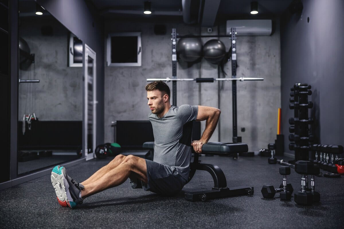 Busca por resultados rápidos na academia no verão pode prejudicar a saúde do corpo (Imagem: Dusan Petkovic | Shutterstock)