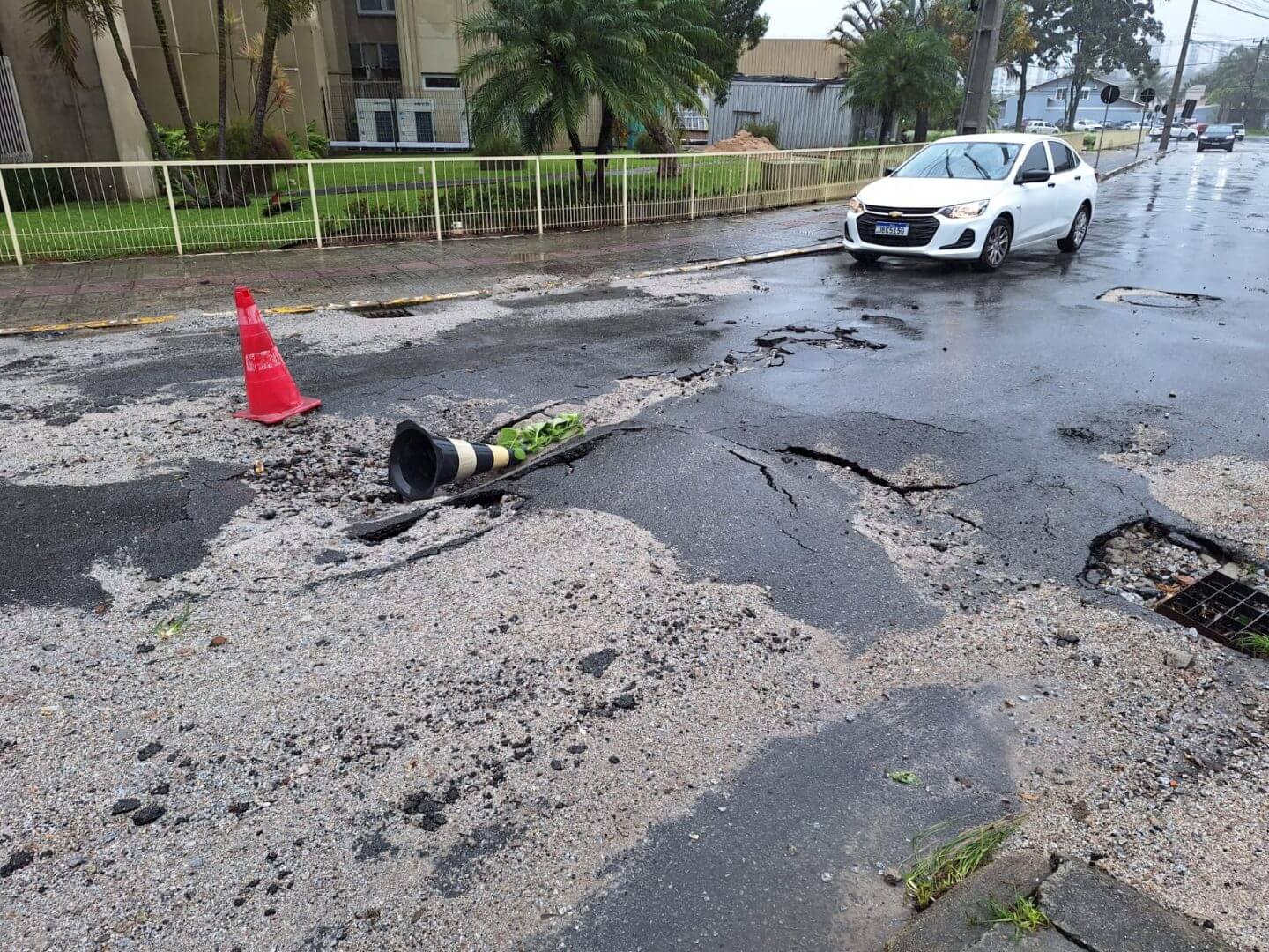 FOTOS Chuva histórica em Florianópolis causa alagamentos e interdita ruas (2)