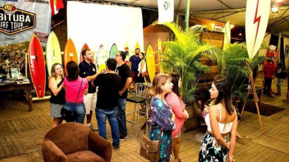 Festival de Surfe revive clima dos anos 80 e 90 na Praia Brava em Itajaí