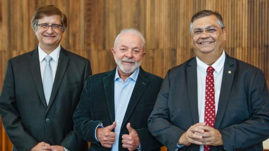 Lula indica Flávio Dino para vaga no STF e Paulo Gonet para PGR
