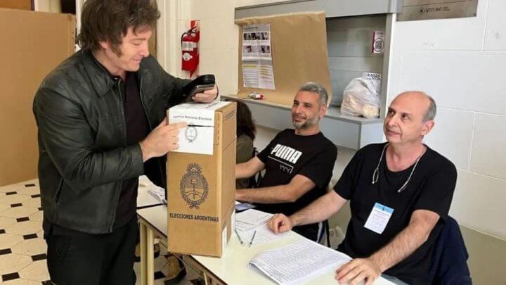  Javier Mirei é eleito presidente da Argentina na votação em 2º turno