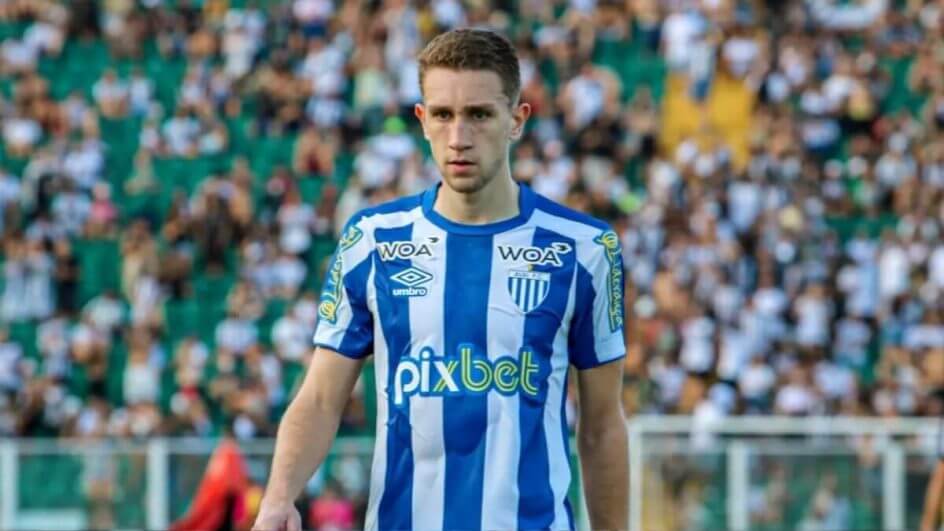 Arthur Chaves, zagueiro revelado pelo Avaí (Foto: Frederico Tadeu, Avaí, Divulgação)