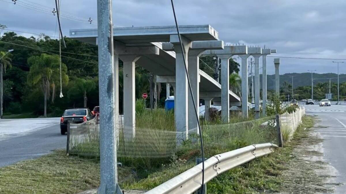SC-401 tem faixa interditada para obras, no Norte da Ilha, nesta quinta-feira