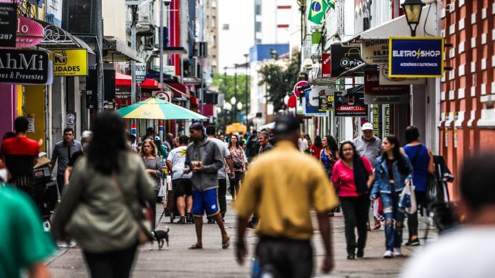 Vendas no varejo crescem mais em SC em setembro do que a média do país, aponta IBGE