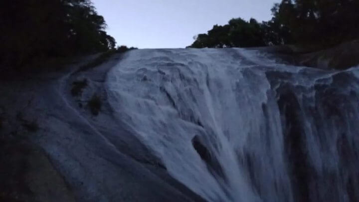Homem cai de 60 metros após escorregar em pedra de cachoeira no Sul de SC
