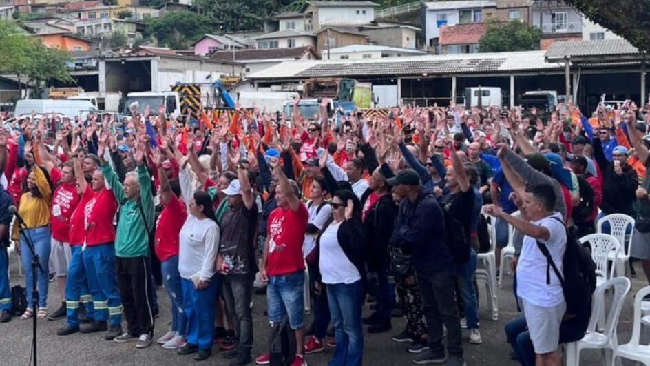 Trabalhadores da Comcap aprovam manutenção da greve em defesa do acordo coletivo