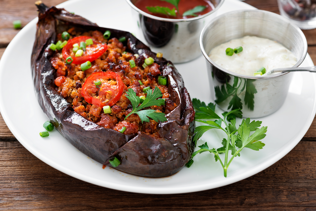 Berinjela recheada com carne moída (Imagem: Shutterstock)