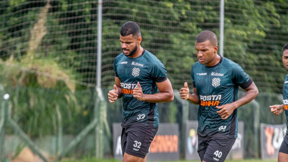 Genilson e Thomás Kayck em treinamento no CFT do Cambirela (Foto: Patrick Floriani/FFC)