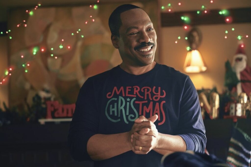 ‘A Batalha de Natal’ conta a história de um vizinho que faz de tudo para ganhar a competição de melhor decoração (Imagem: Reprodução digital | Prime Video)