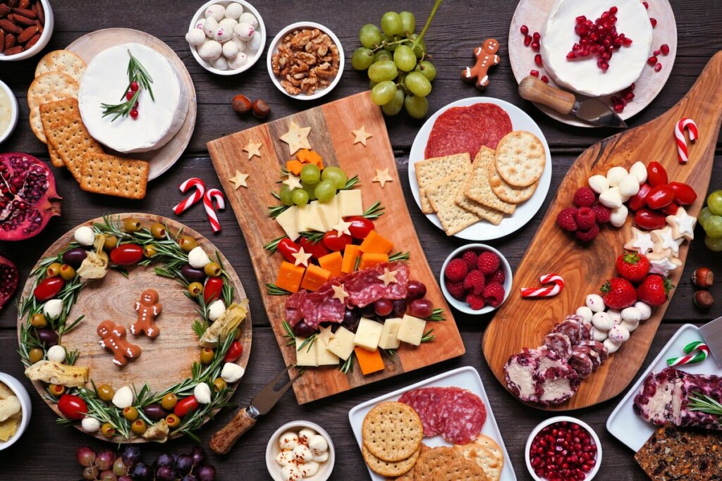 A mesa de petisco faz com que as pessoas comam mais do que o necessário (Imagem: JeniFoto | Shutterstock)