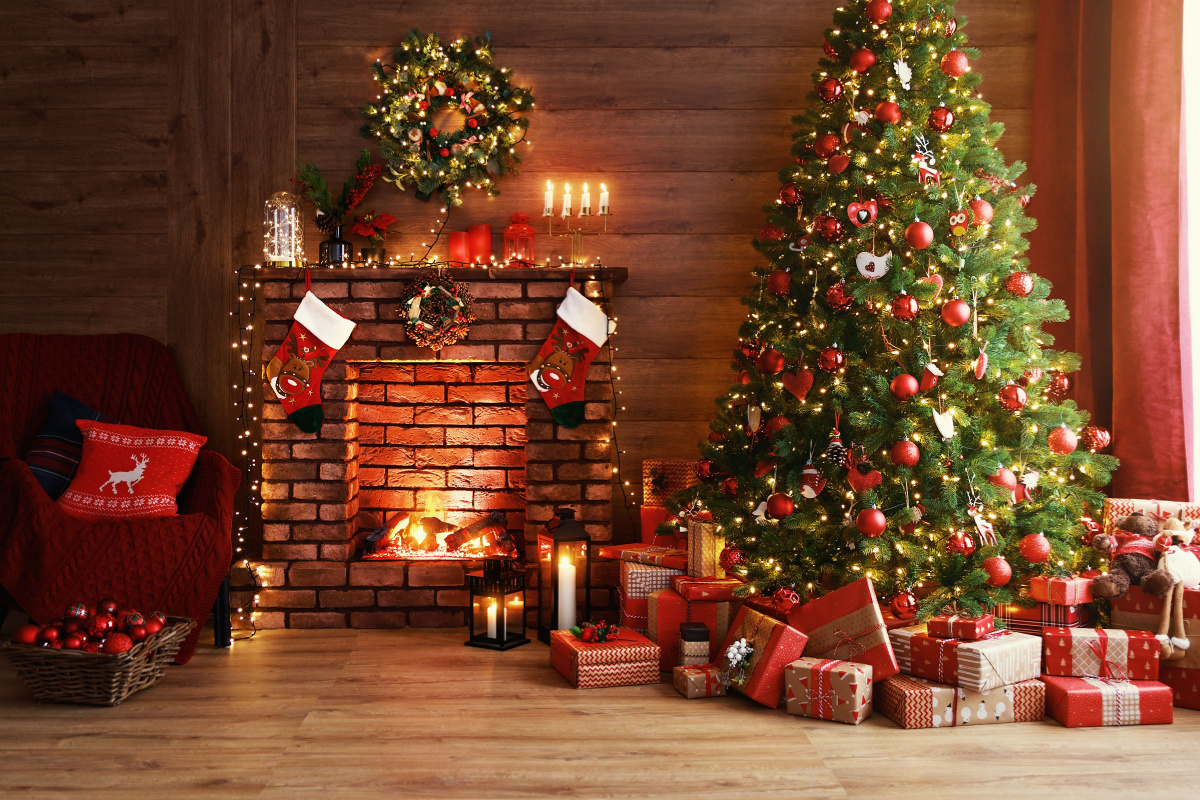 Ao preparar a casa, um dos itens que não pode faltar é a árvore de Natal (Imagem: Evgeny Atamanenko | Shutterstock)