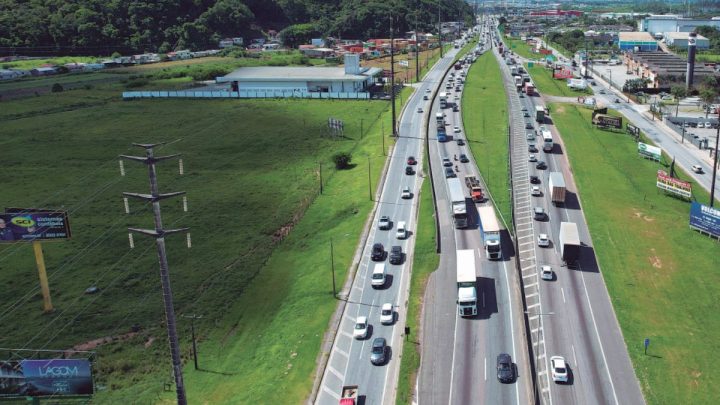 Melhorias na BR-101 são consideradas prioridade da região para facilitar escoamento de produção pelos portos e mobilidade aos moradores (Foto: Patrick Rodrigues, NSC Total)
