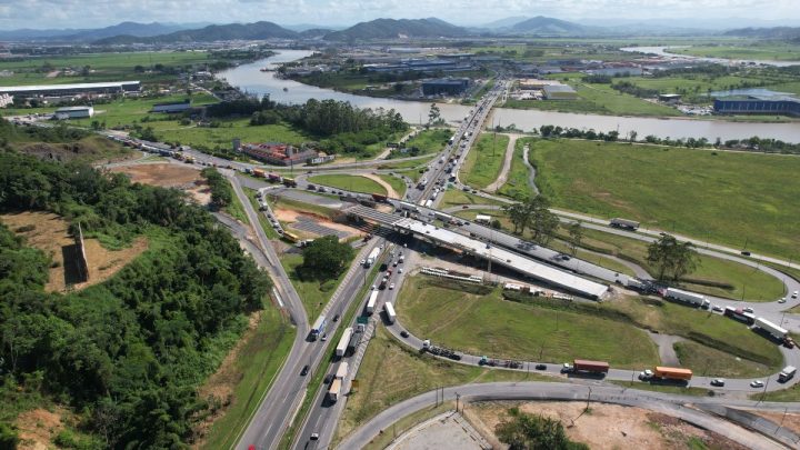 Ligação da BR-470 com a BR-101, em Navegantes, é um dos pontos críticos das rodovias de SC nessas épocas do ano