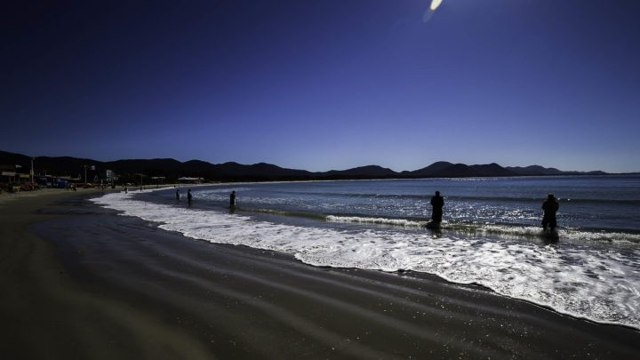 Praias em Florianópolis próprias para banho para se refrescar durante calorão de 30°C