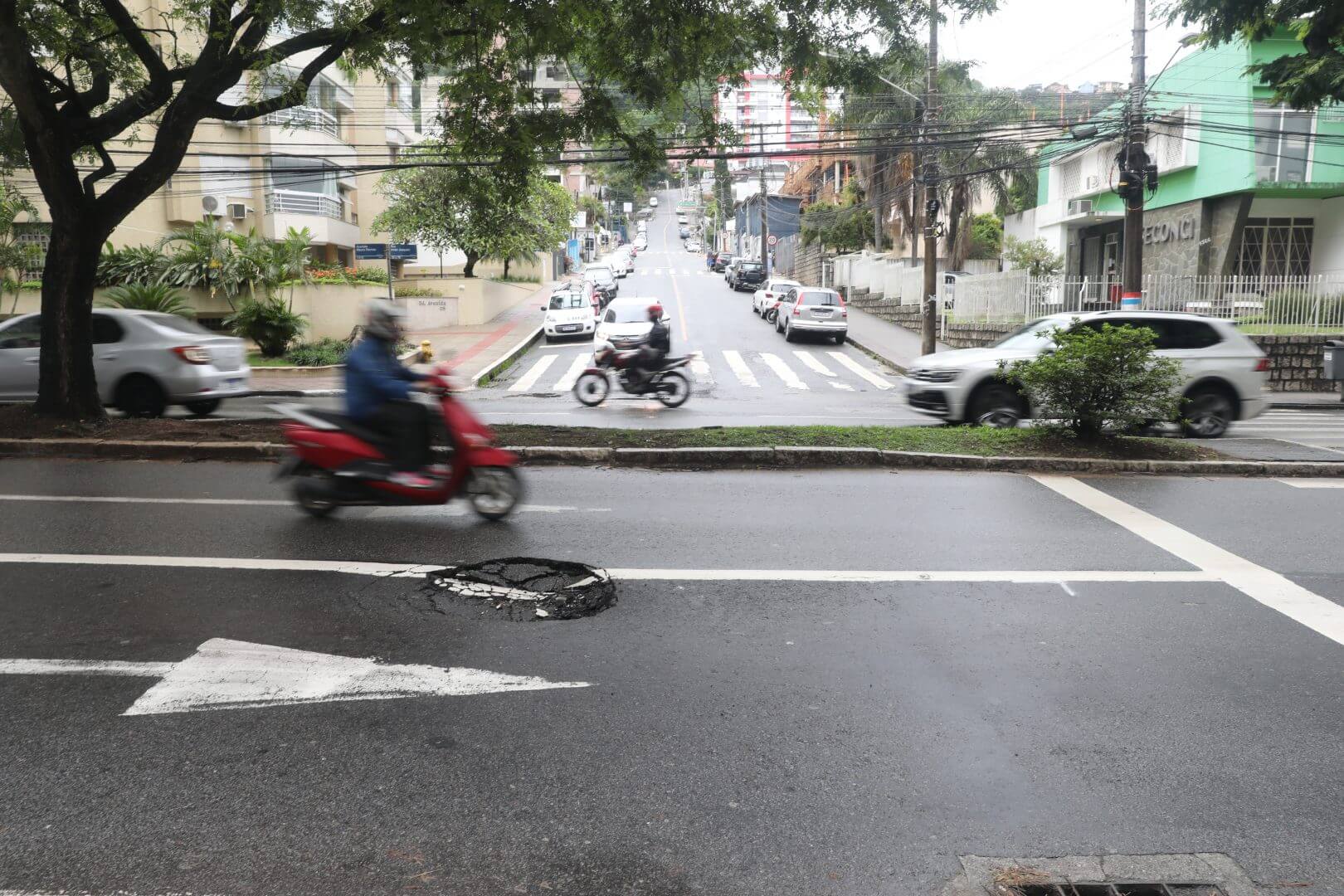 Buraco Avenida Mauro Ramos