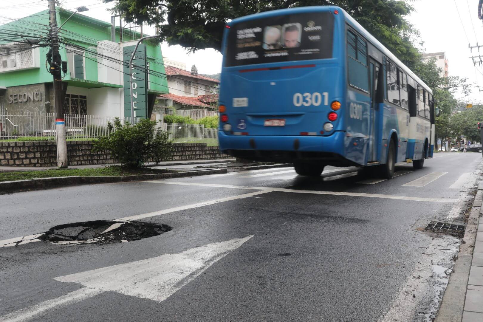 Buraco Avenida Mauro Ramos