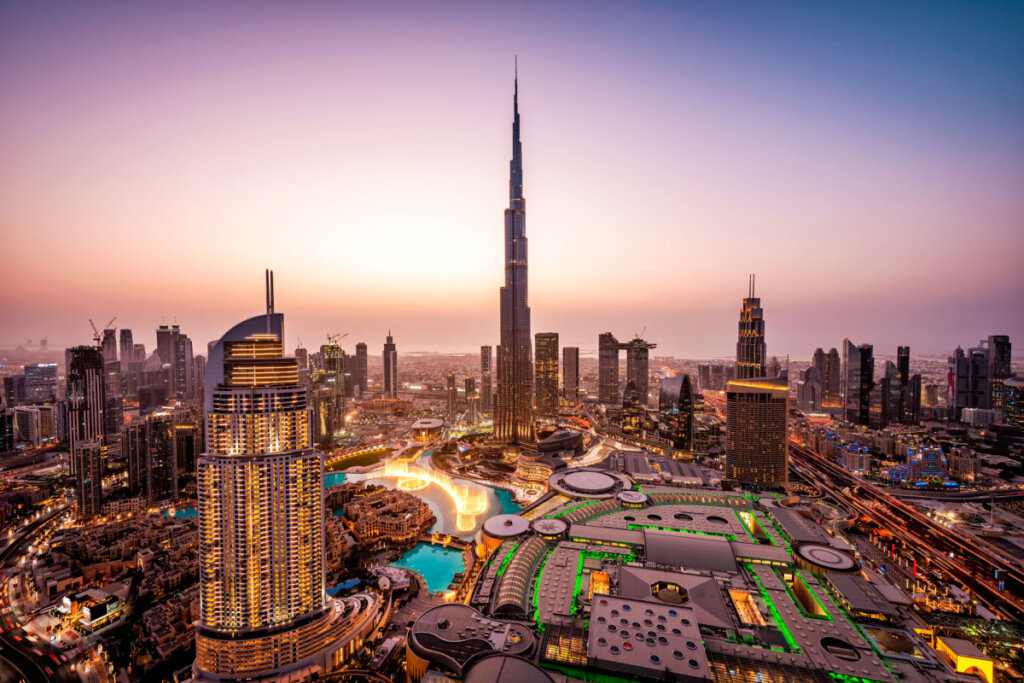 A Torre Califa tem 828 metros e é o mirante mais alto do mundo (Imagem: MDXB | Shutterstock)