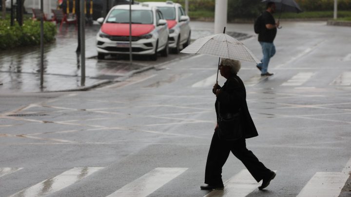 Chuva em SC pode trazer alagamentos e enxurradas durante o Natal, alerta Defesa Civil