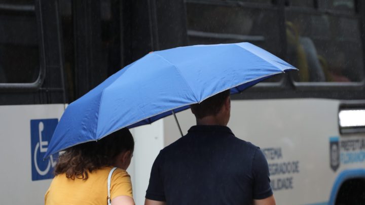 Ciclone extratropical em SC no Natal provoca alerta de temporais e ventos de 90 kmh