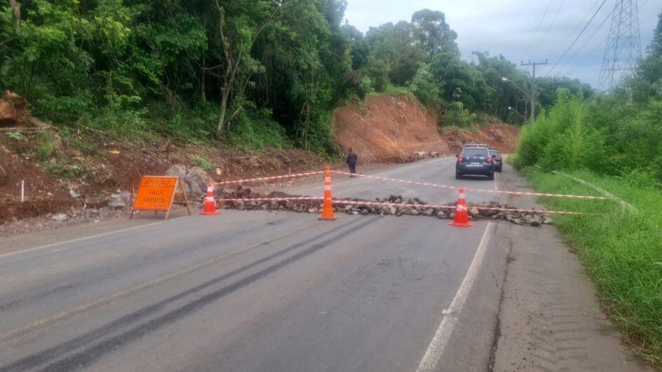 Confira as rodovias de SC com bloqueios por conta da chuva nesta segunda-feira