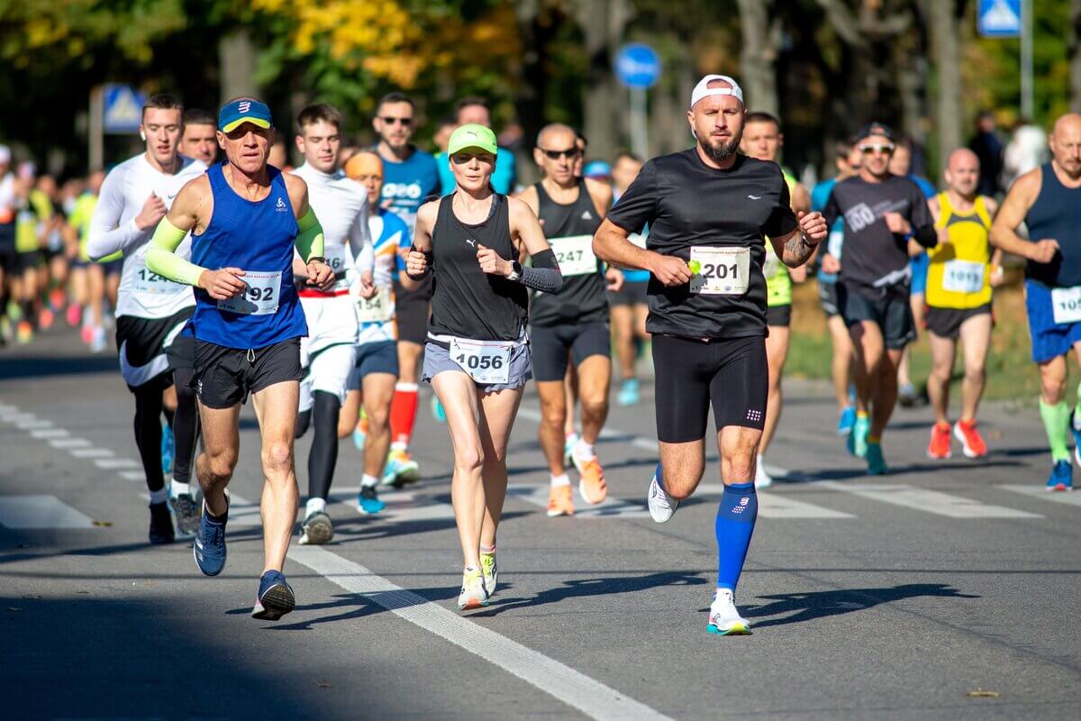Preparar o corpo para correr contribui para a reposição de nutrientes (Imagem: Olexandr Panchenko | Shutterstock)