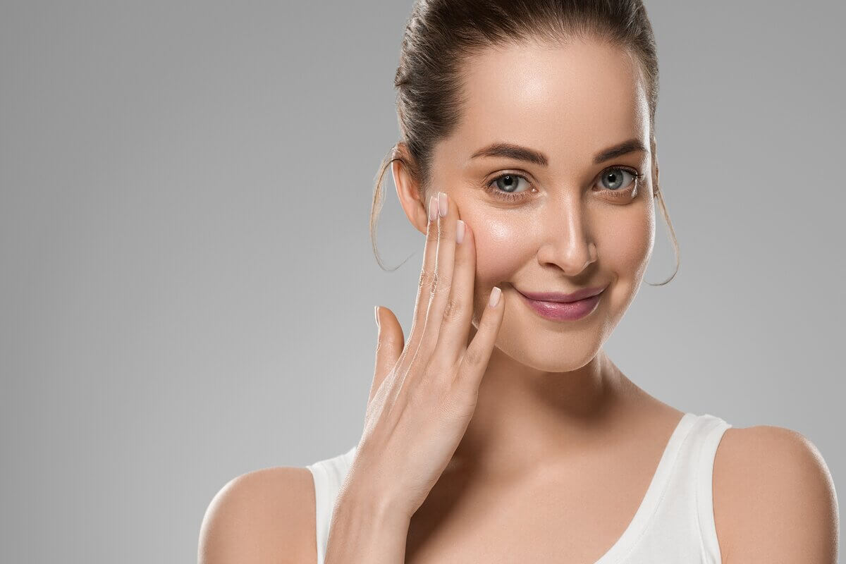 Cuidados com a pele ajudam a minimizar o melasma (Imagem: Irina Bg | Shutterstock)