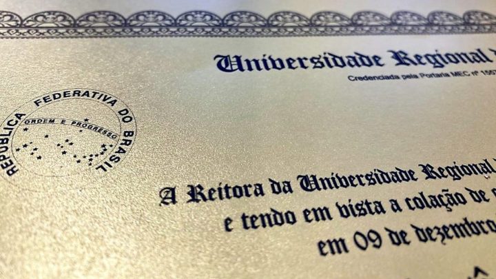 Diploma falso de médico (Foto: Divulgação, PF)