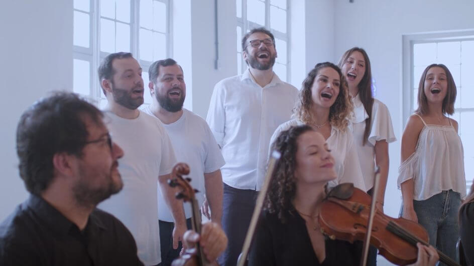 Engie chama Dazaranha e Camerata para gravarem música composta por funcionário