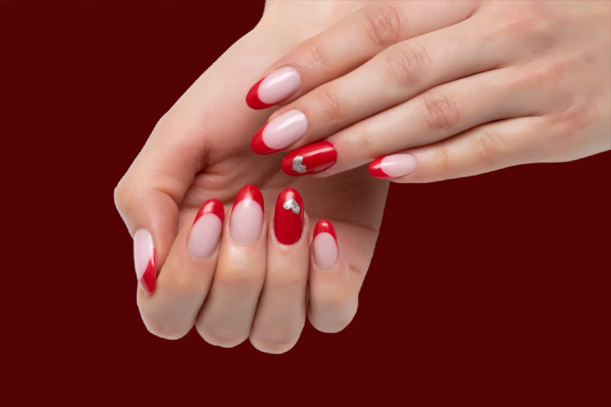 As unhas ganham destaque no look para o Natal (Imagem: Dina Shuba | Shutterstock)