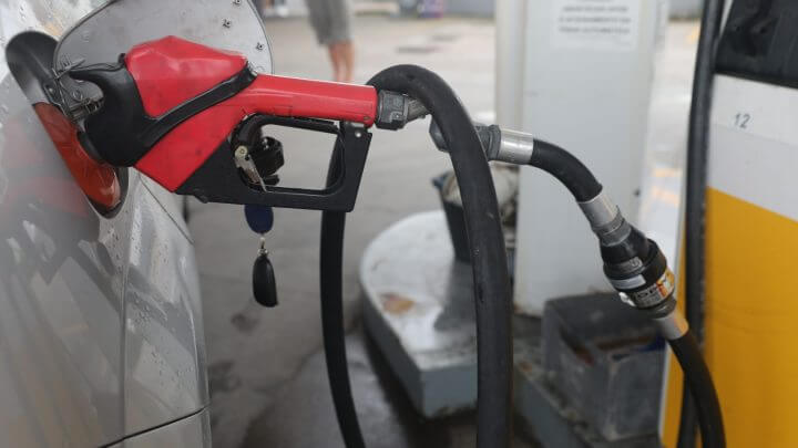 Redução do diesel nas distribuidoras pode demorar para chegar aos postos das cidades de SC; entenda