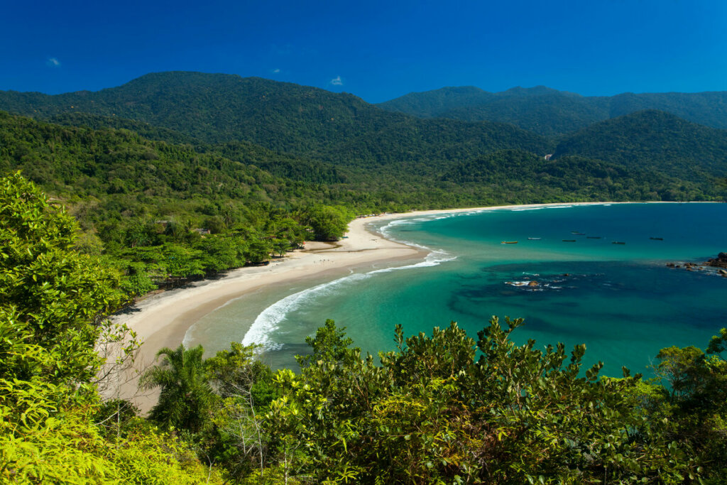 Ilhabela é o destino ideal para quem busca aventura (Imagem: Marcio Pascale | Shutterstock)
