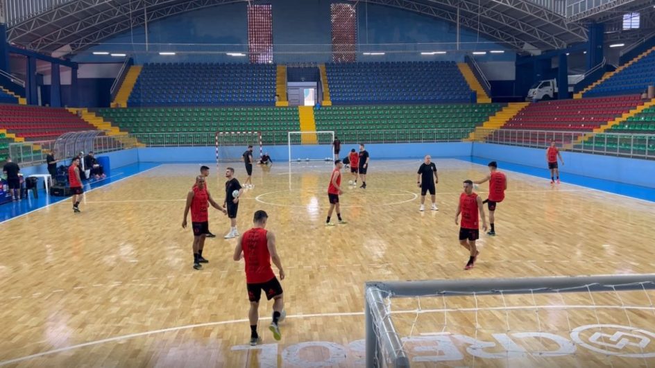 Joinville treina no palco da final da Liga Nacional de Futsal (Foto: Jota Deschamps, NSC Total)