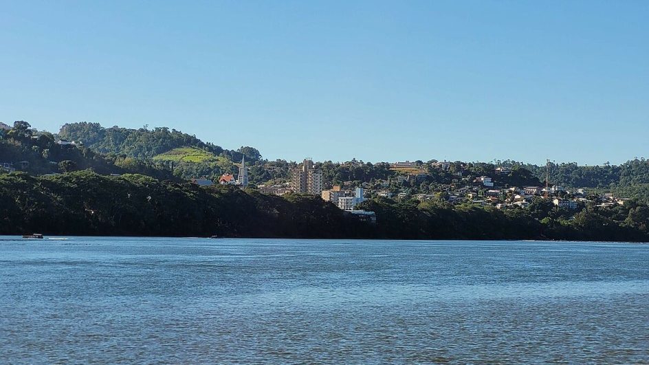 Jovem de 20 anos morre afogado ao tentar salvar adolescente em rio de SC