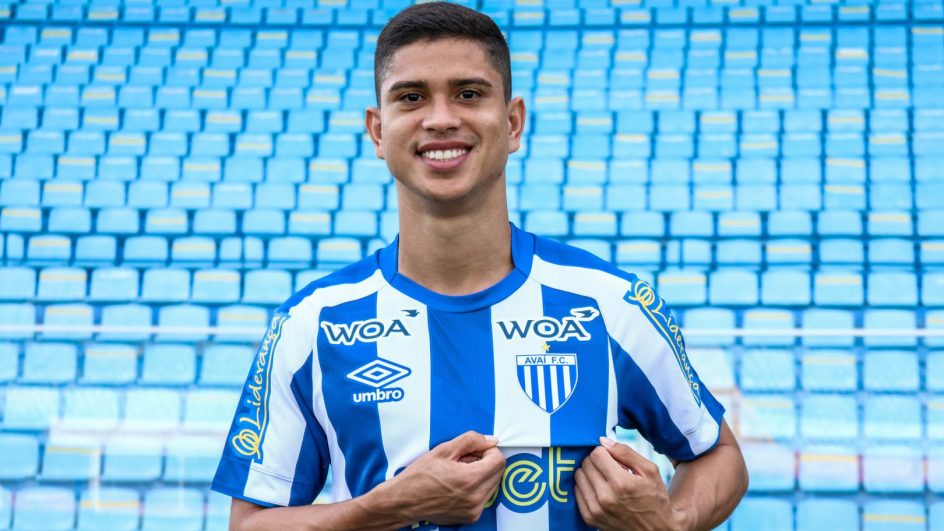 Lateral direito titular do Avaí na elite em 2022, Kevin retorna para temporada 2024 (Foto: divulgação/ Avaí FC)