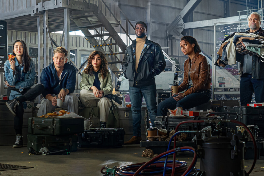 Neste filme, Cyrus, Abby e uma equipe de criminosos precisam roubar meio bilhão de dólares em barras de ouro destinadas a uma célula terrorista (Imagem: Reprodução Digital | Netflix)
