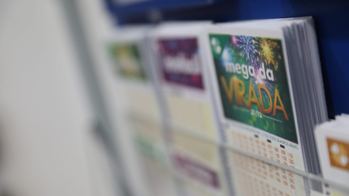 Vencedor da Mega da Virada de Cidade de SC com menos de 5 mil retira o prêmio de R$ 117 milhões