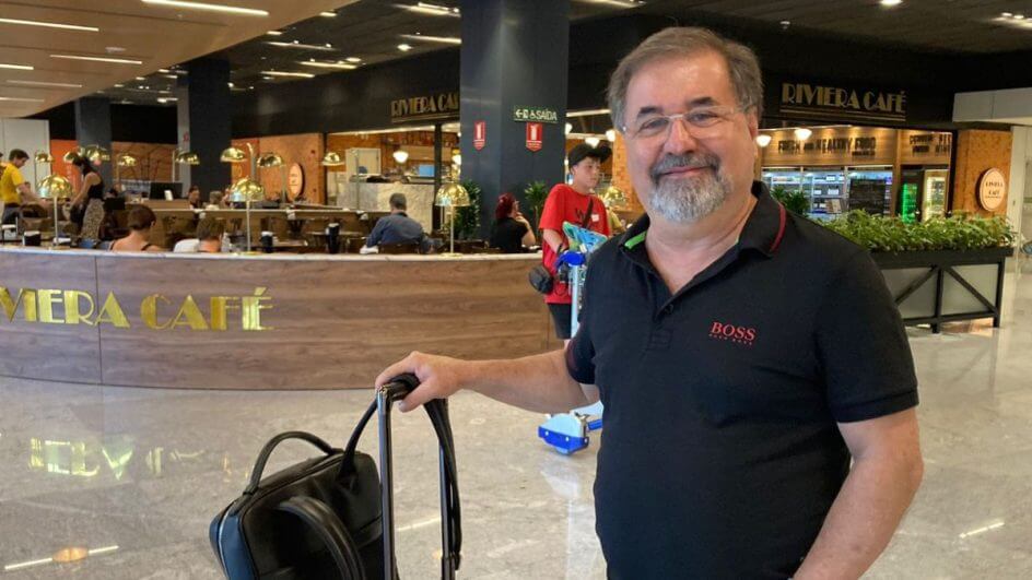 Marco Aurélio desembarca em Florianópolis (Foto: Marcos Jordão, NSC Total)