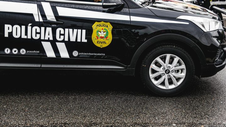 Mãe de recém-nascido encontrado dentro de sacola em terreno de Chapecó presta depoimento