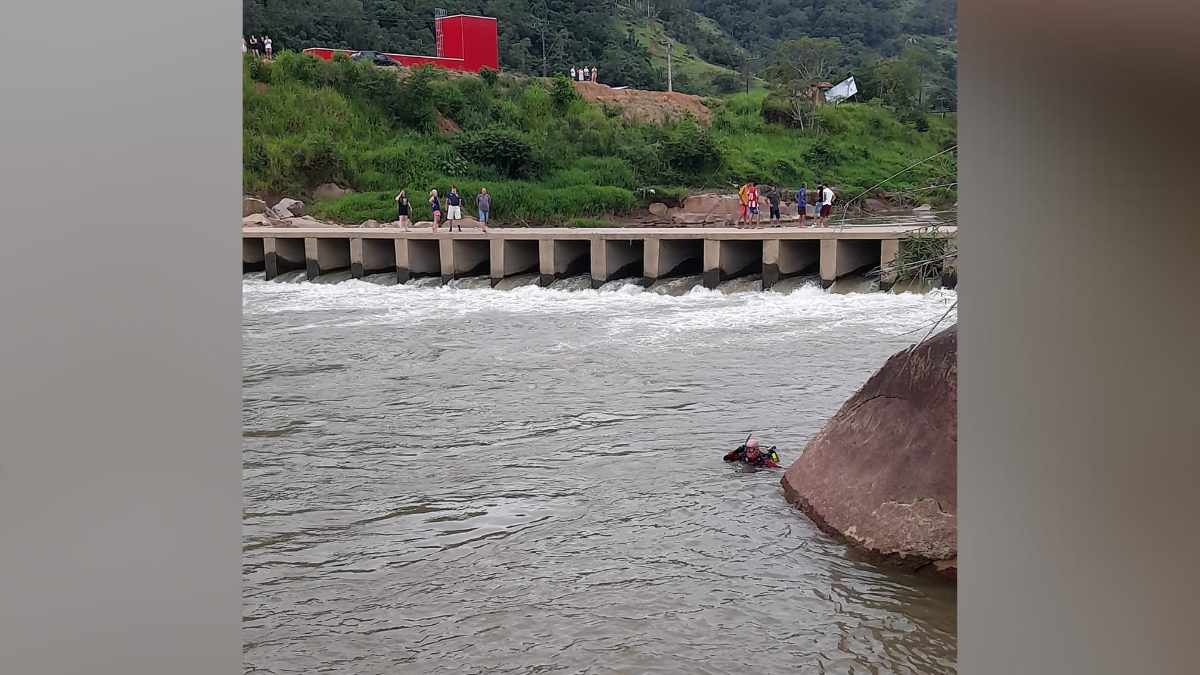 Menina-de-4-anos-desaparece-apos-escorregar-e-cair-em-rio-no-Sul-de-SC