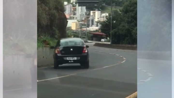 Motorista embriagado é flagrado andando em zig zag, provoca acidente e é preso em SC