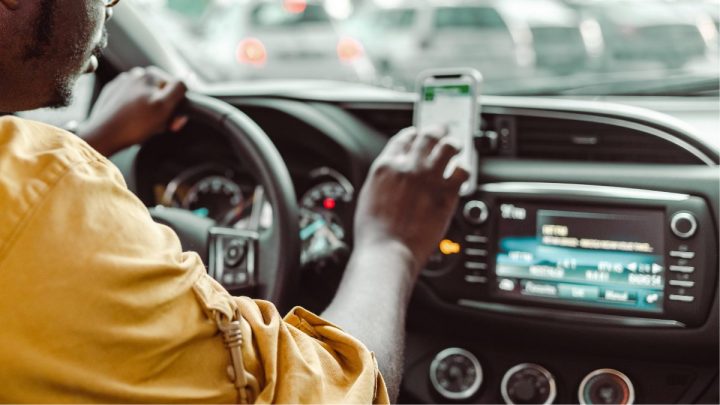 Motoristas de aplicativo são obrigados a ligar o ar