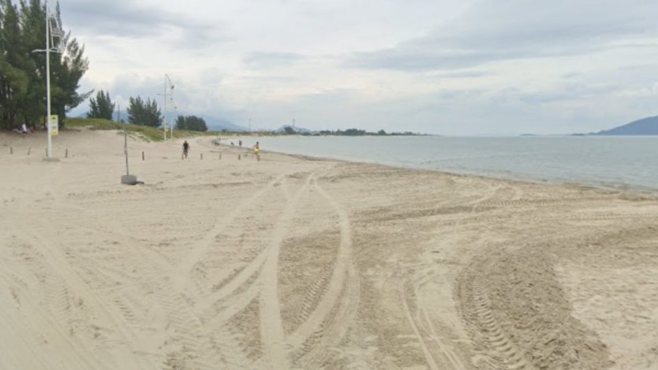 Mulher leva tiro no abdômen durante confusão em praia de SC