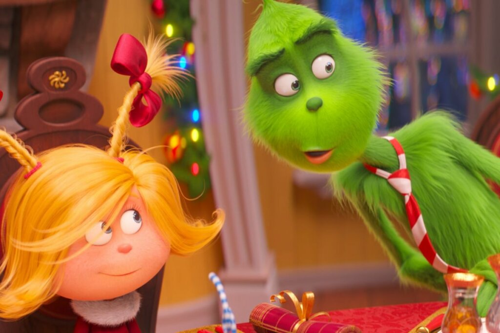 ‘O Grinch’ conta a história de uma criatura verde que odeia o Natal e tenta acabar com a data (Imagem: Reprodução digital | Universal Studios)