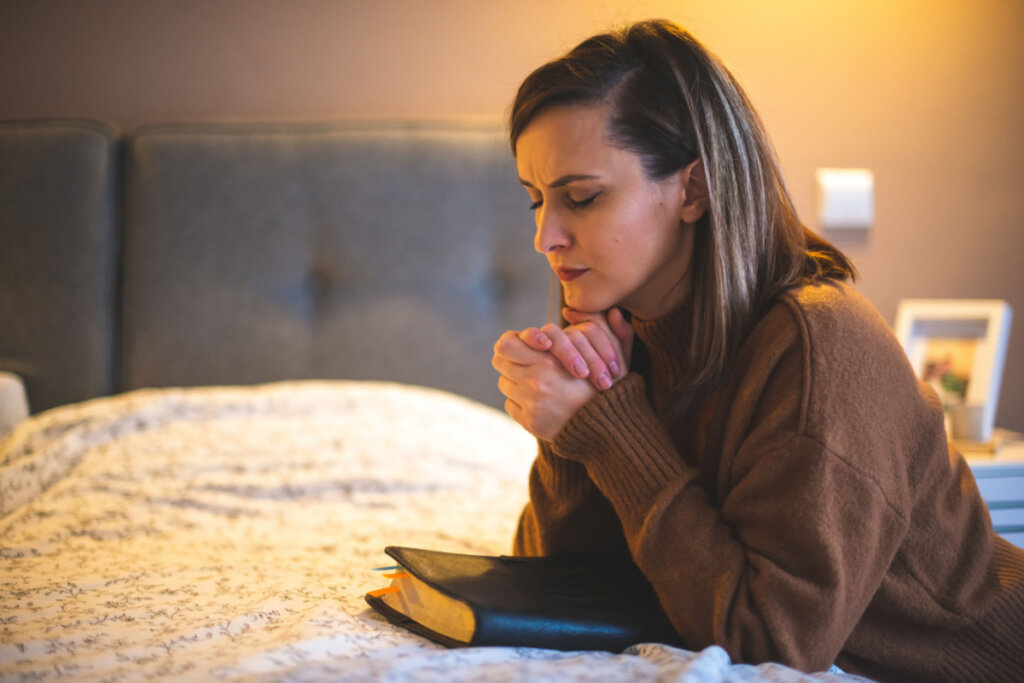 Orações à Nossa Senhora da Conceição rogam por perdão (Imagem: Pazargic Liviu | Shutterstock)